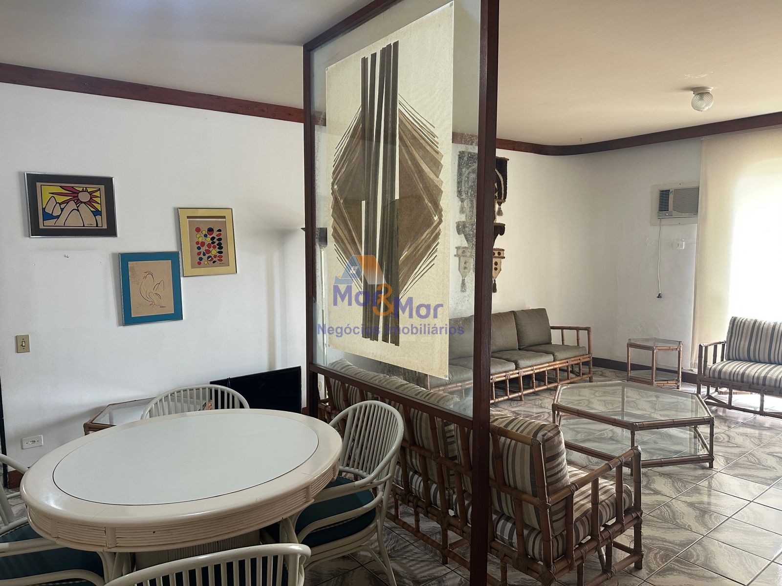 Apartamento na Praia das Pitangueiras, Guarujá - SP