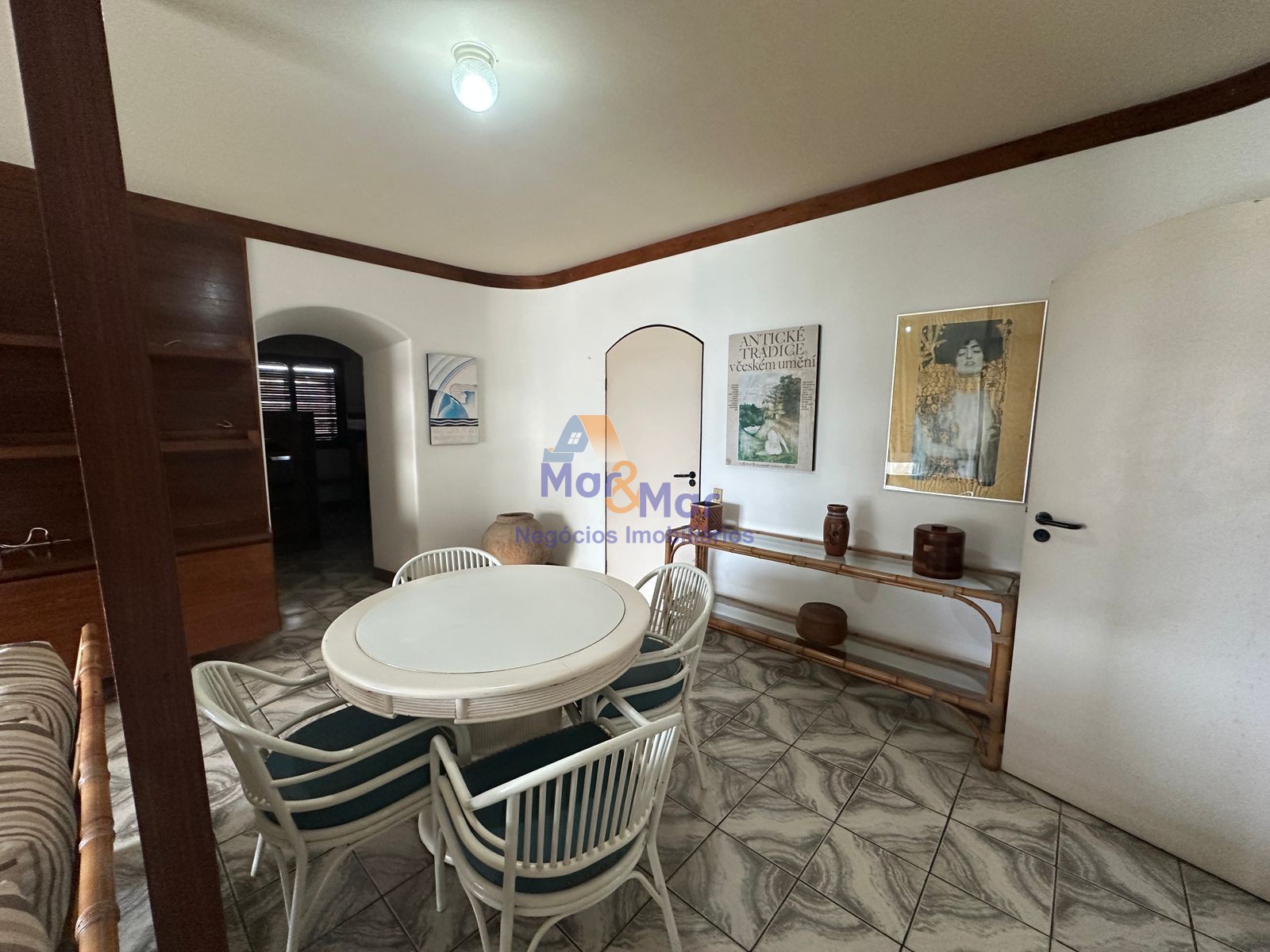 Apartamento na Praia das Pitangueiras, Guarujá - SP