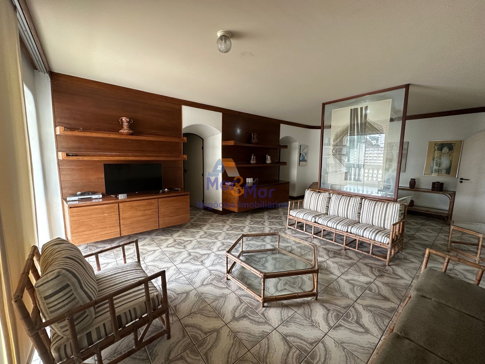 Apartamento na Praia das Pitangueiras, Guarujá - SP