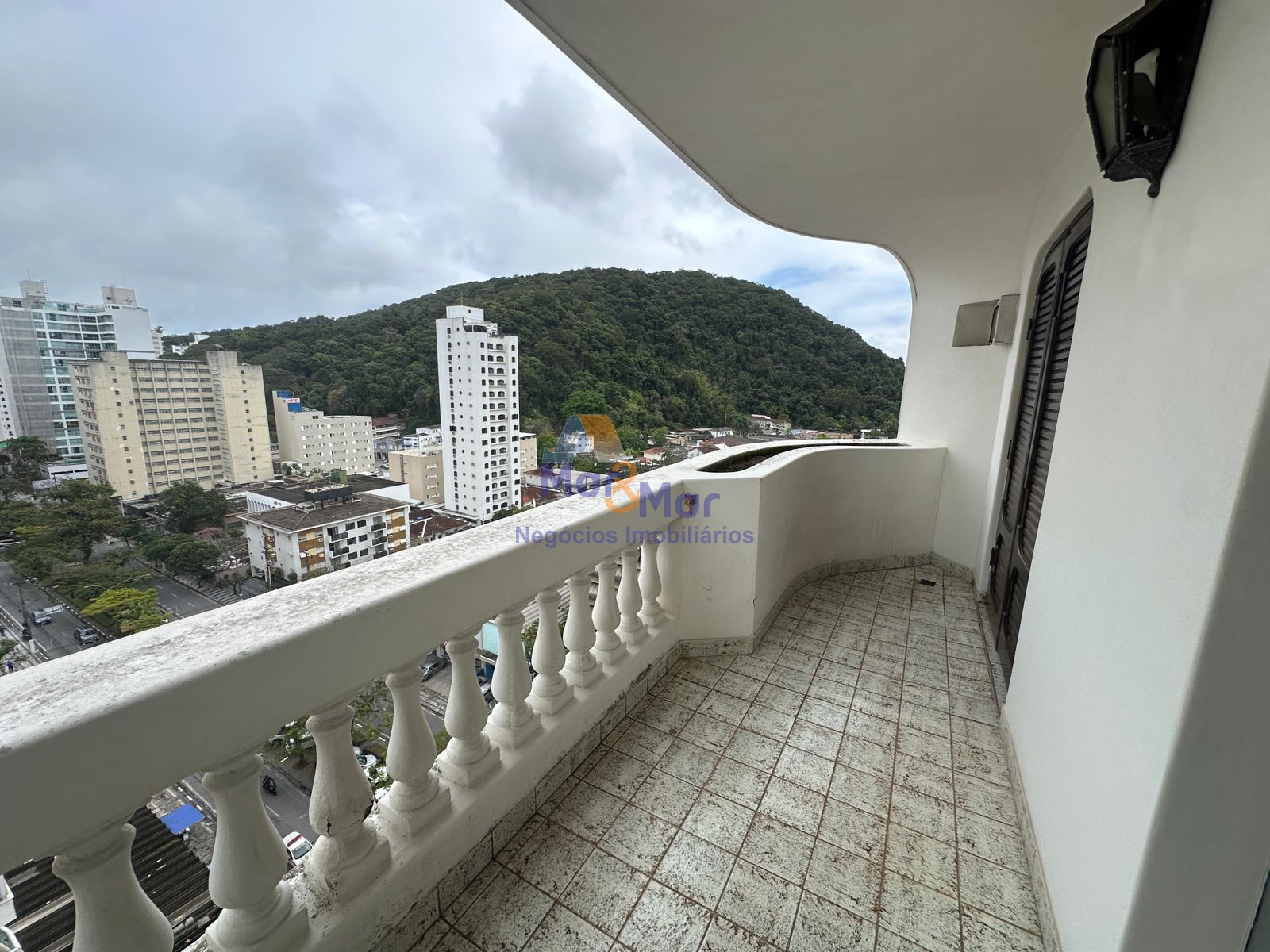 Apartamento na Praia das Pitangueiras, Guarujá - SP