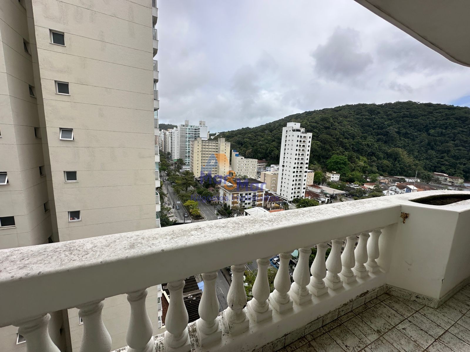 Apartamento na Praia das Pitangueiras, Guarujá - SP