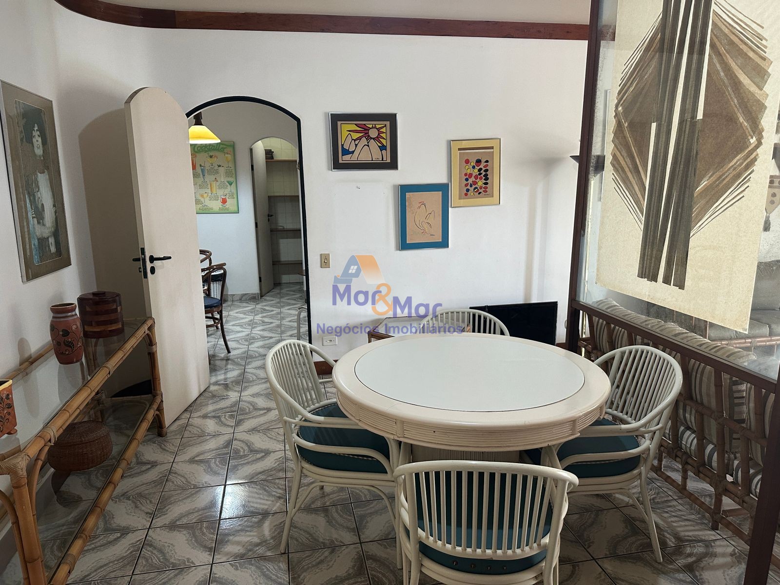 Apartamento na Praia das Pitangueiras, Guarujá - SP