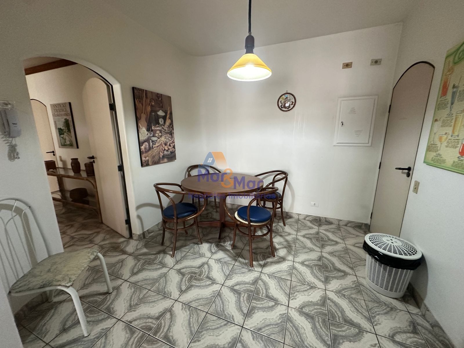 Apartamento na Praia das Pitangueiras, Guarujá - SP