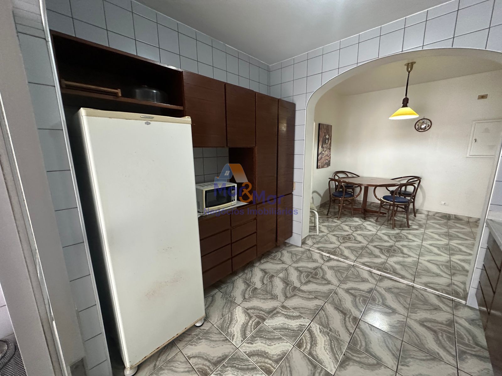 Apartamento na Praia das Pitangueiras, Guarujá - SP
