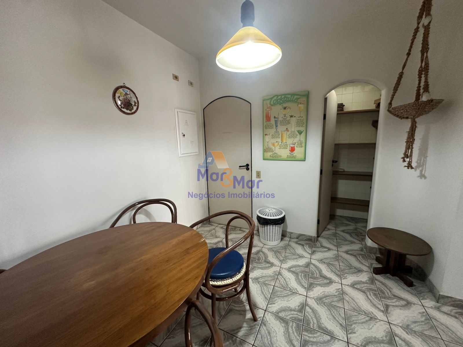 Apartamento na Praia das Pitangueiras, Guarujá - SP