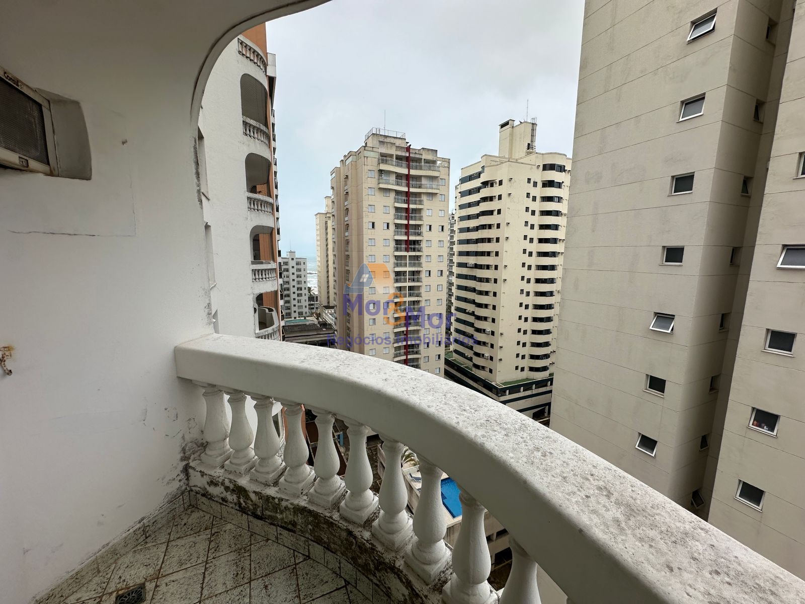 Apartamento na Praia das Pitangueiras, Guarujá - SP