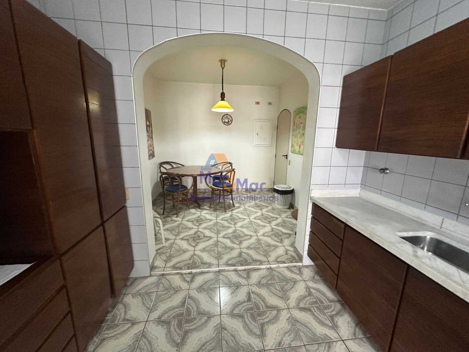 Apartamento na Praia das Pitangueiras, Guarujá - SP