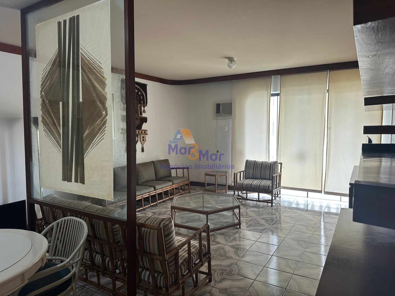 Apartamento na Praia das Pitangueiras, Guarujá - SP