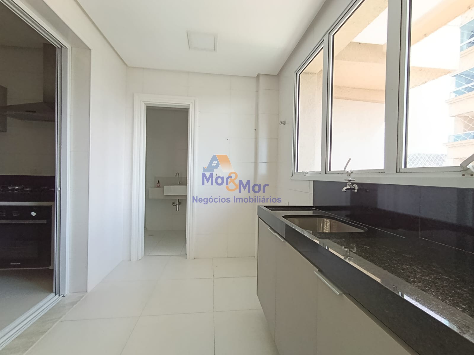 Apartamento na Praia da Enseada, Guarujá - SP