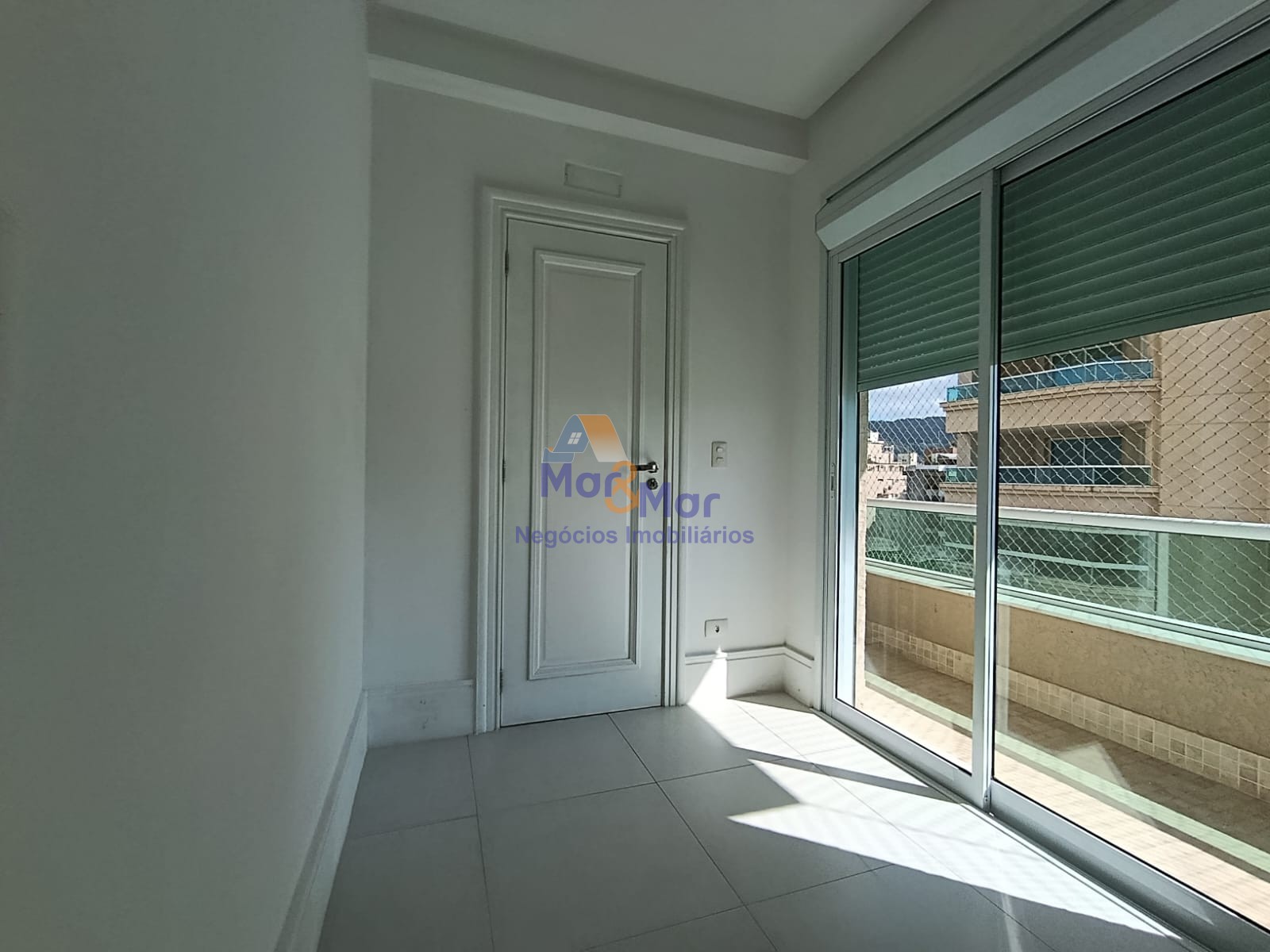 Apartamento na Praia da Enseada, Guarujá - SP
