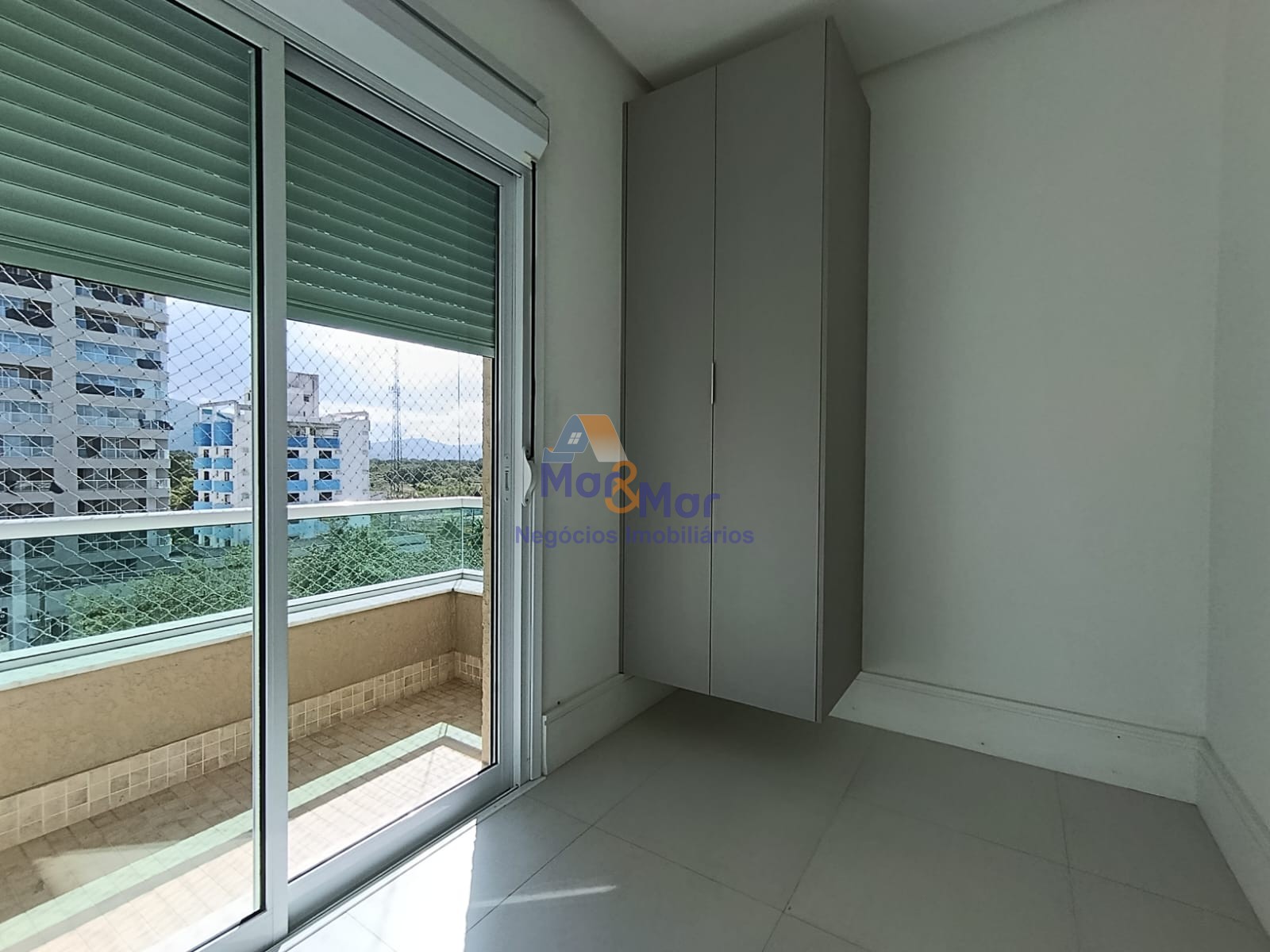 Apartamento na Praia da Enseada, Guarujá - SP