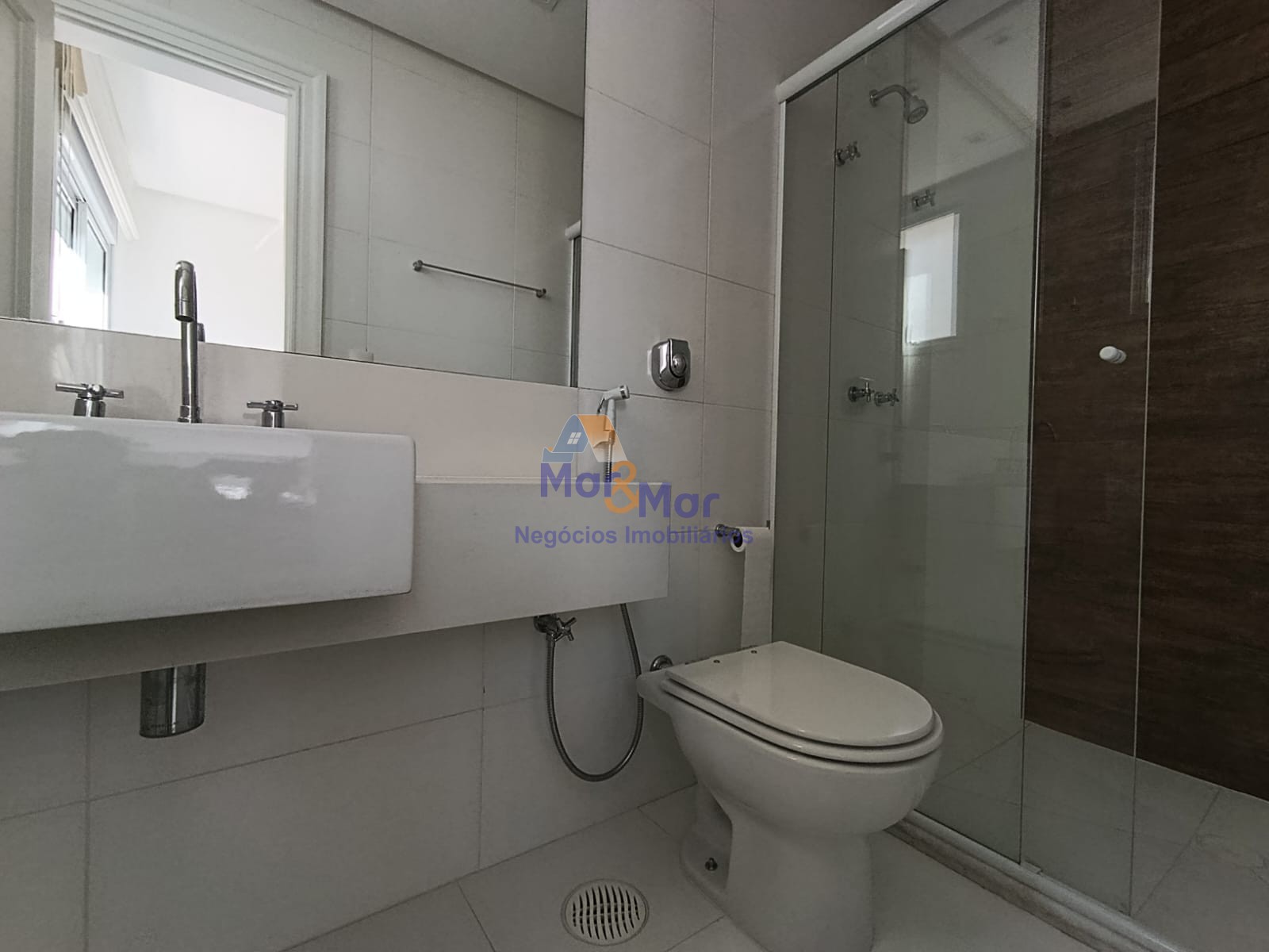 Apartamento na Praia da Enseada, Guarujá - SP