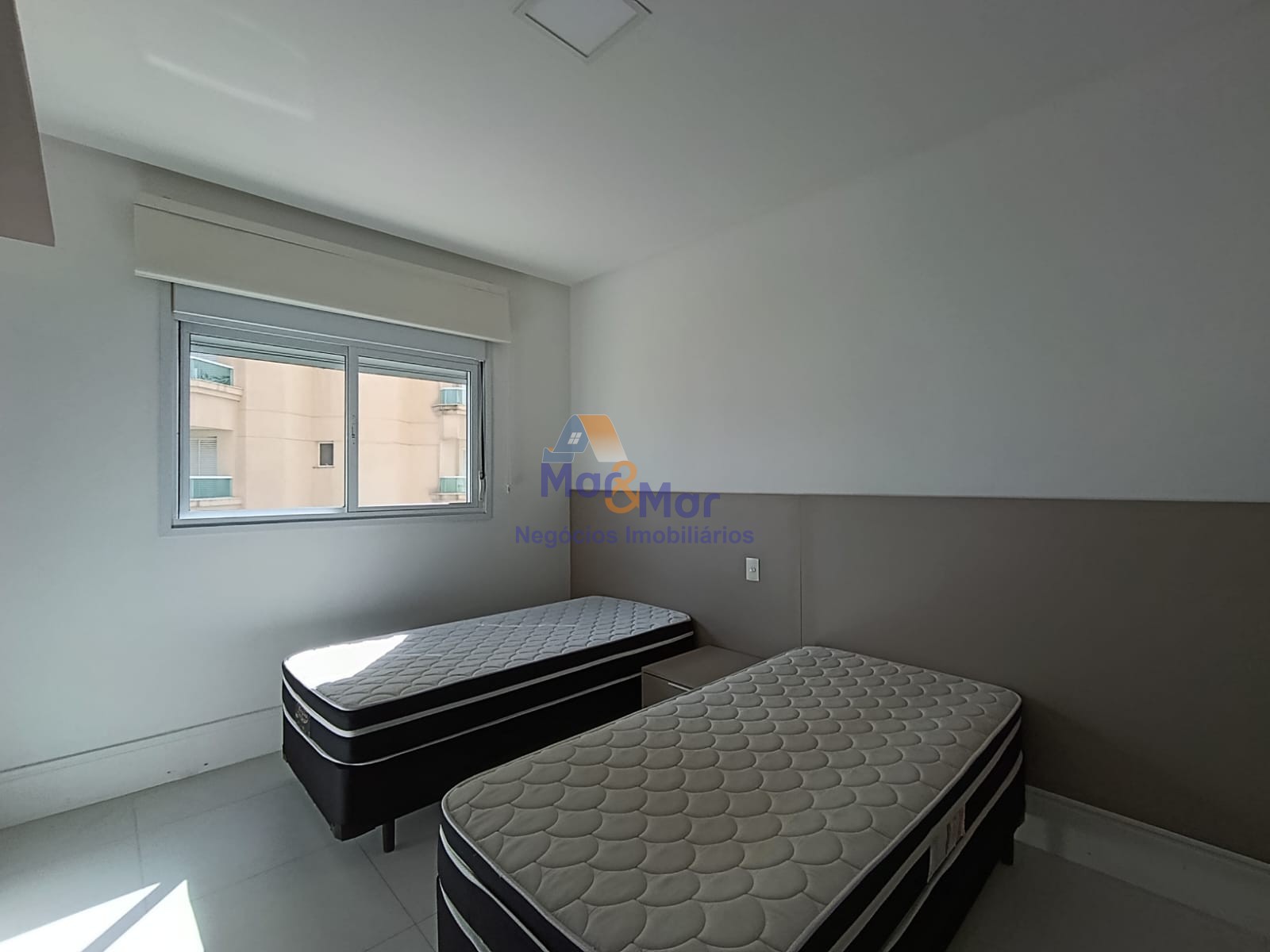 Apartamento na Praia da Enseada, Guarujá - SP