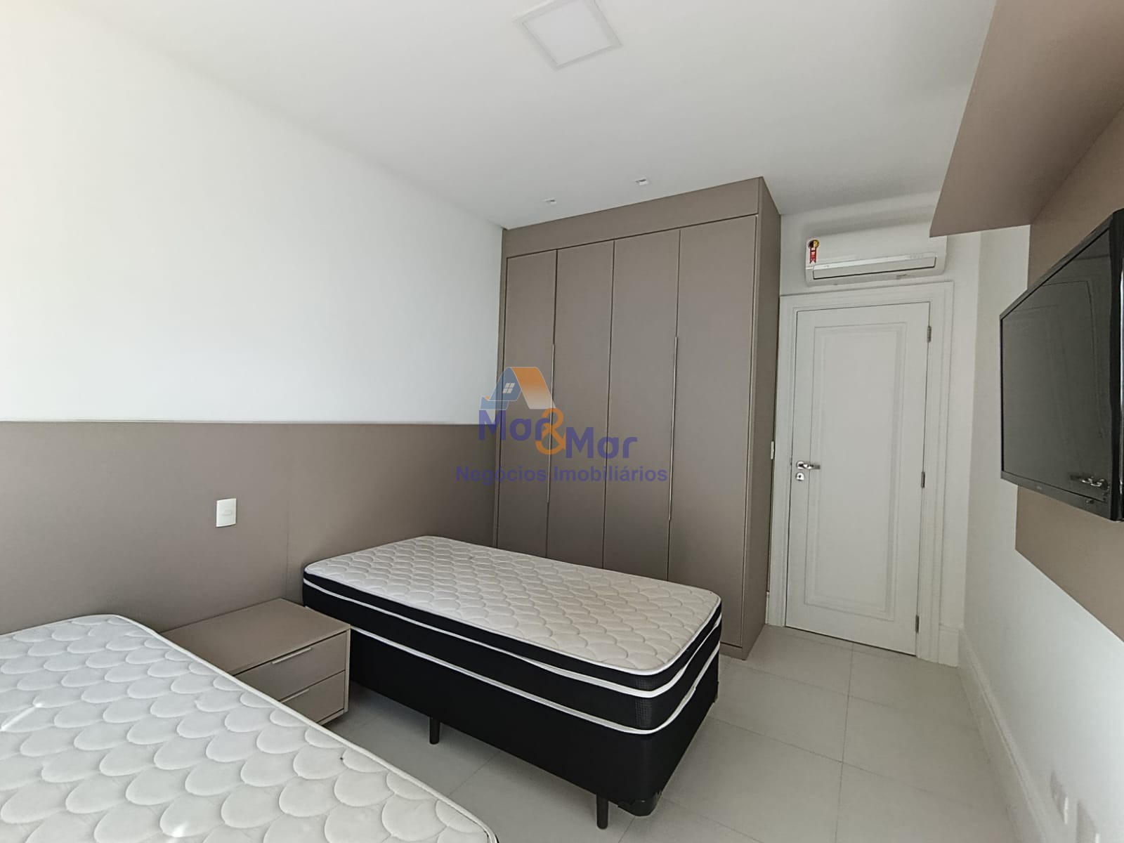 Apartamento na Praia da Enseada, Guarujá - SP