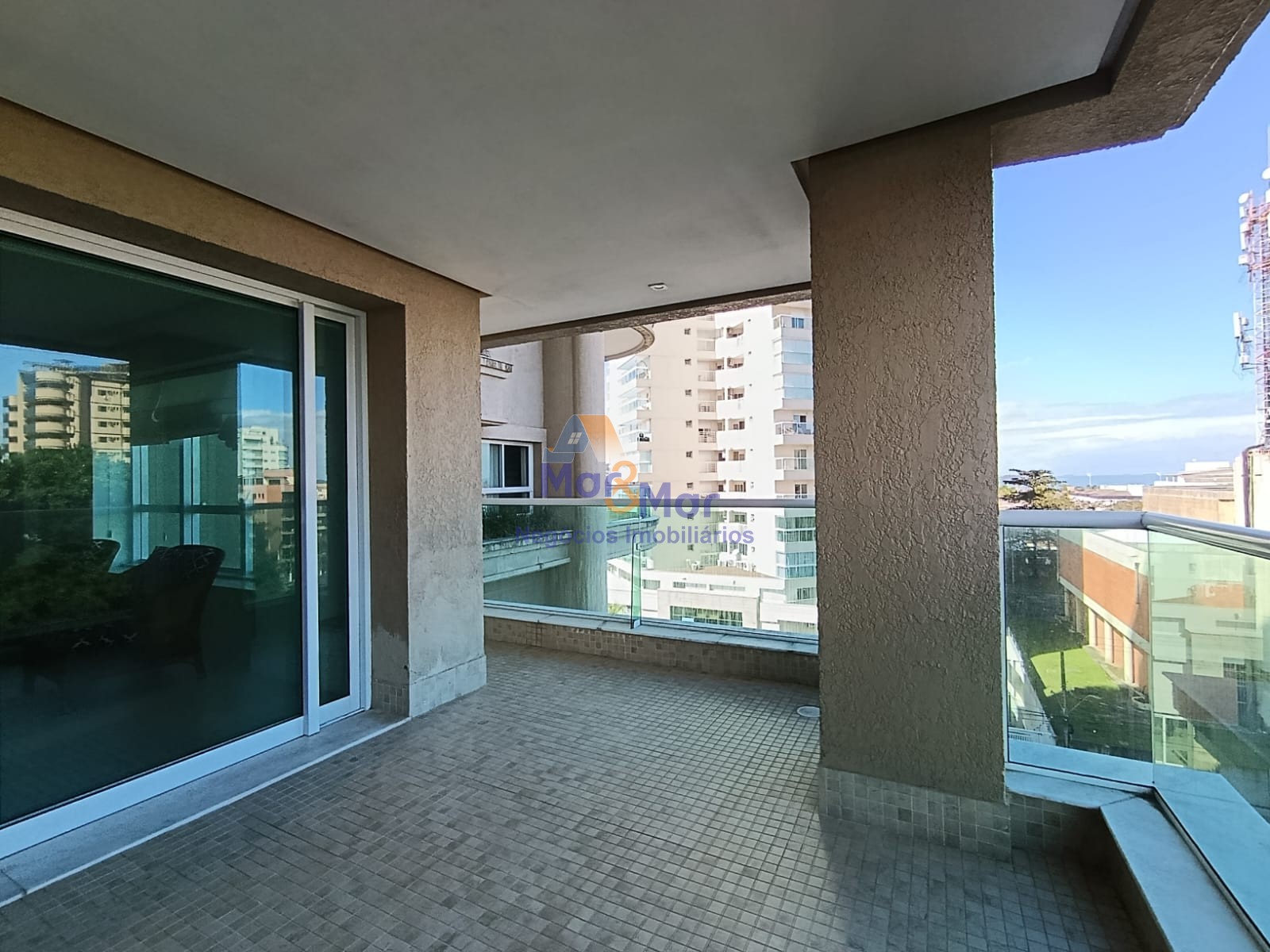 Apartamento na Praia da Enseada, Guarujá - SP