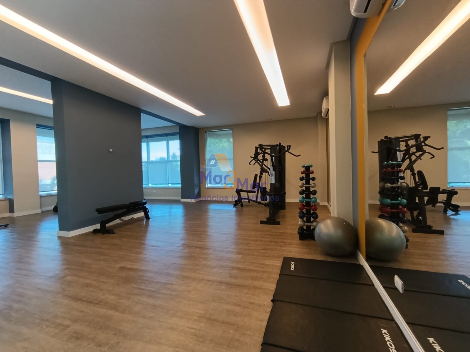Apartamento na Praia da Enseada, Guarujá - SP