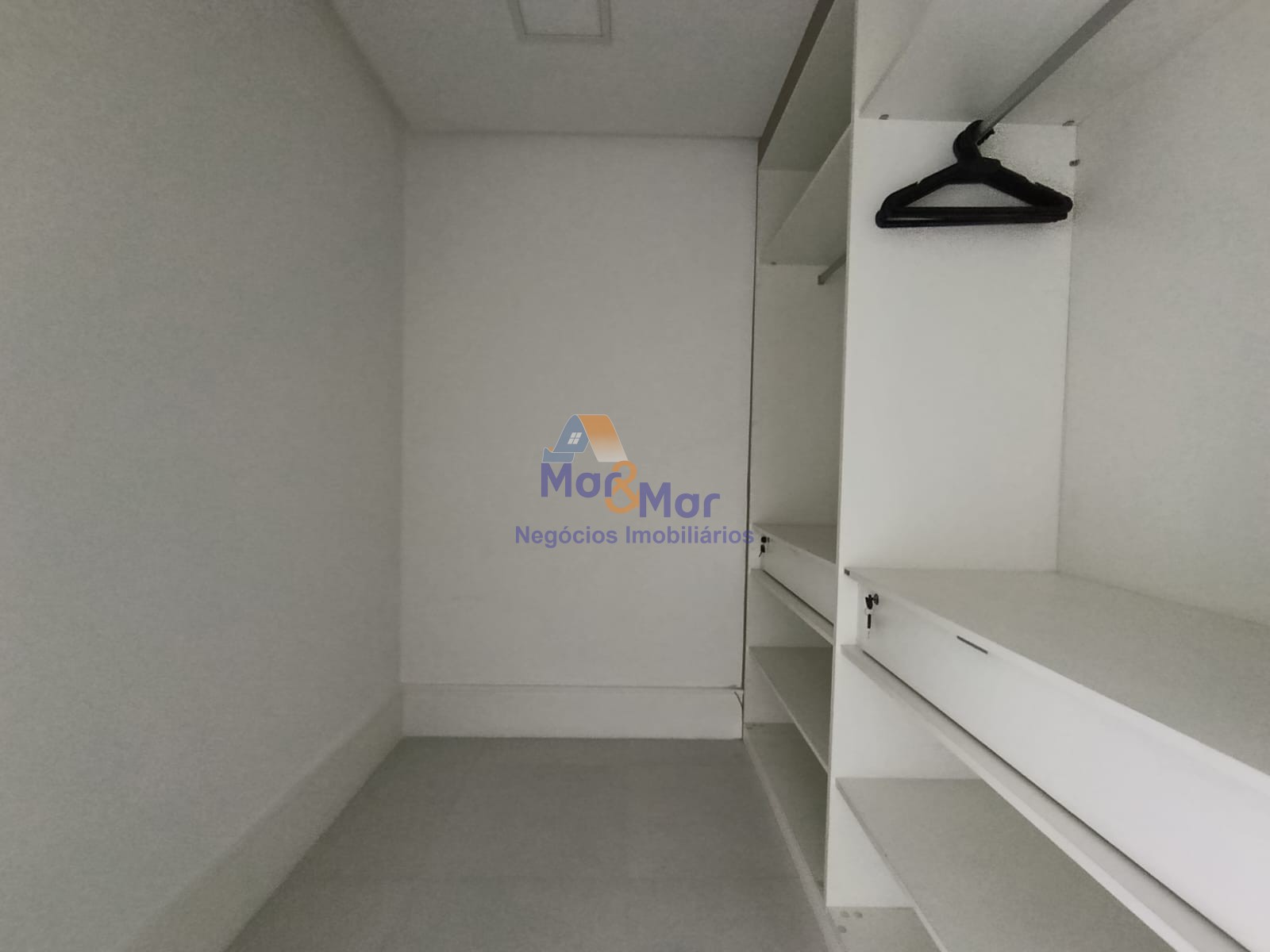 Apartamento na Praia da Enseada, Guarujá - SP