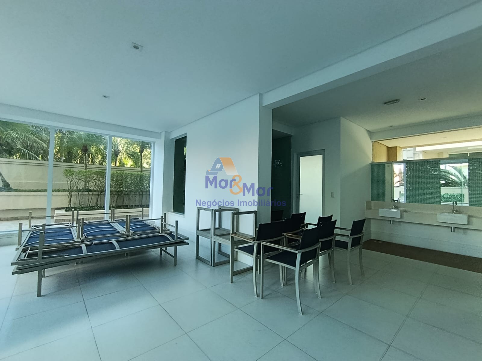 Apartamento na Praia da Enseada, Guarujá - SP