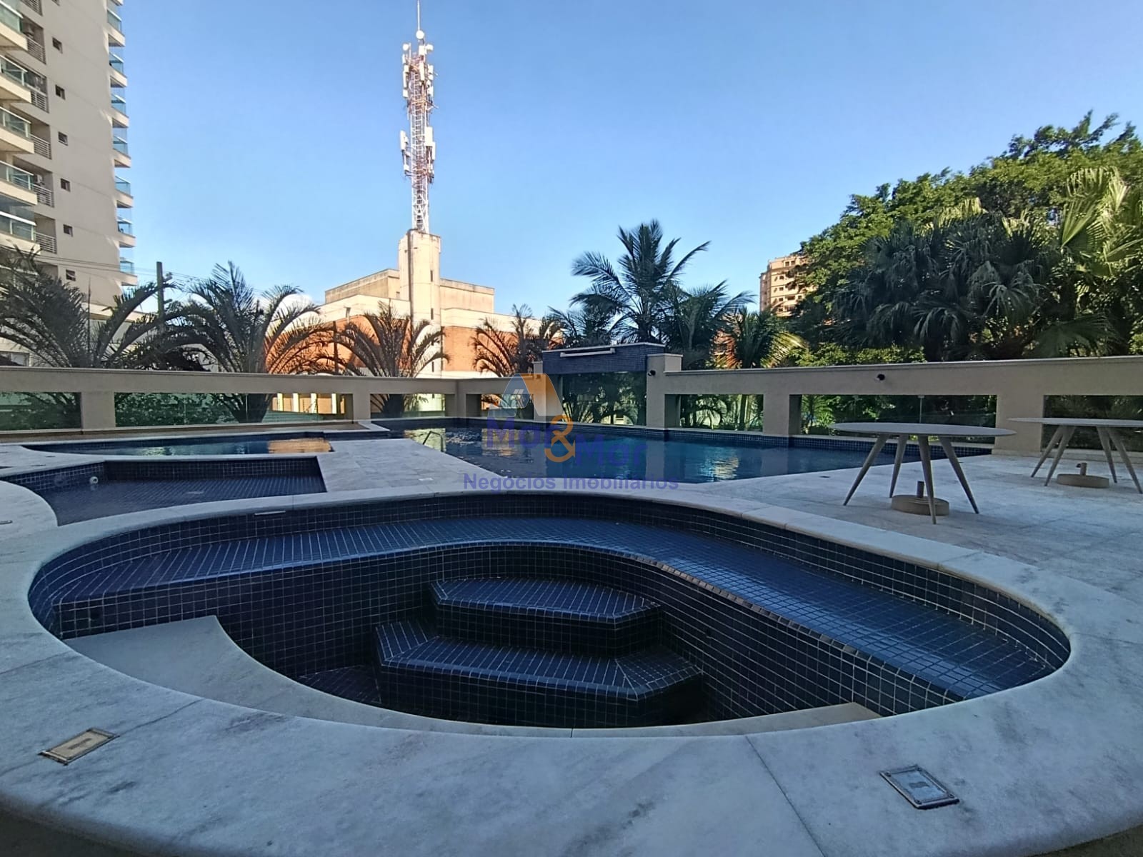 Apartamento na Praia da Enseada, Guarujá - SP