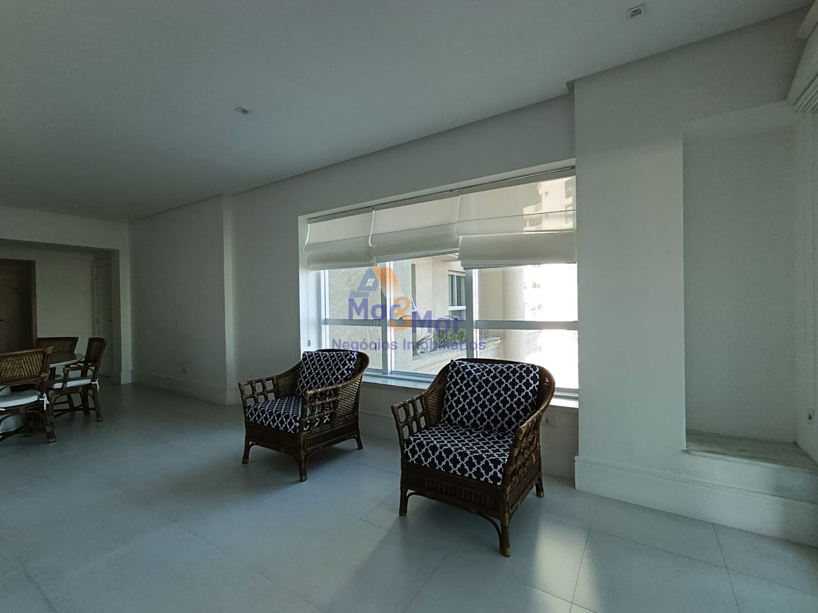 Apartamento na Praia da Enseada, Guarujá - SP