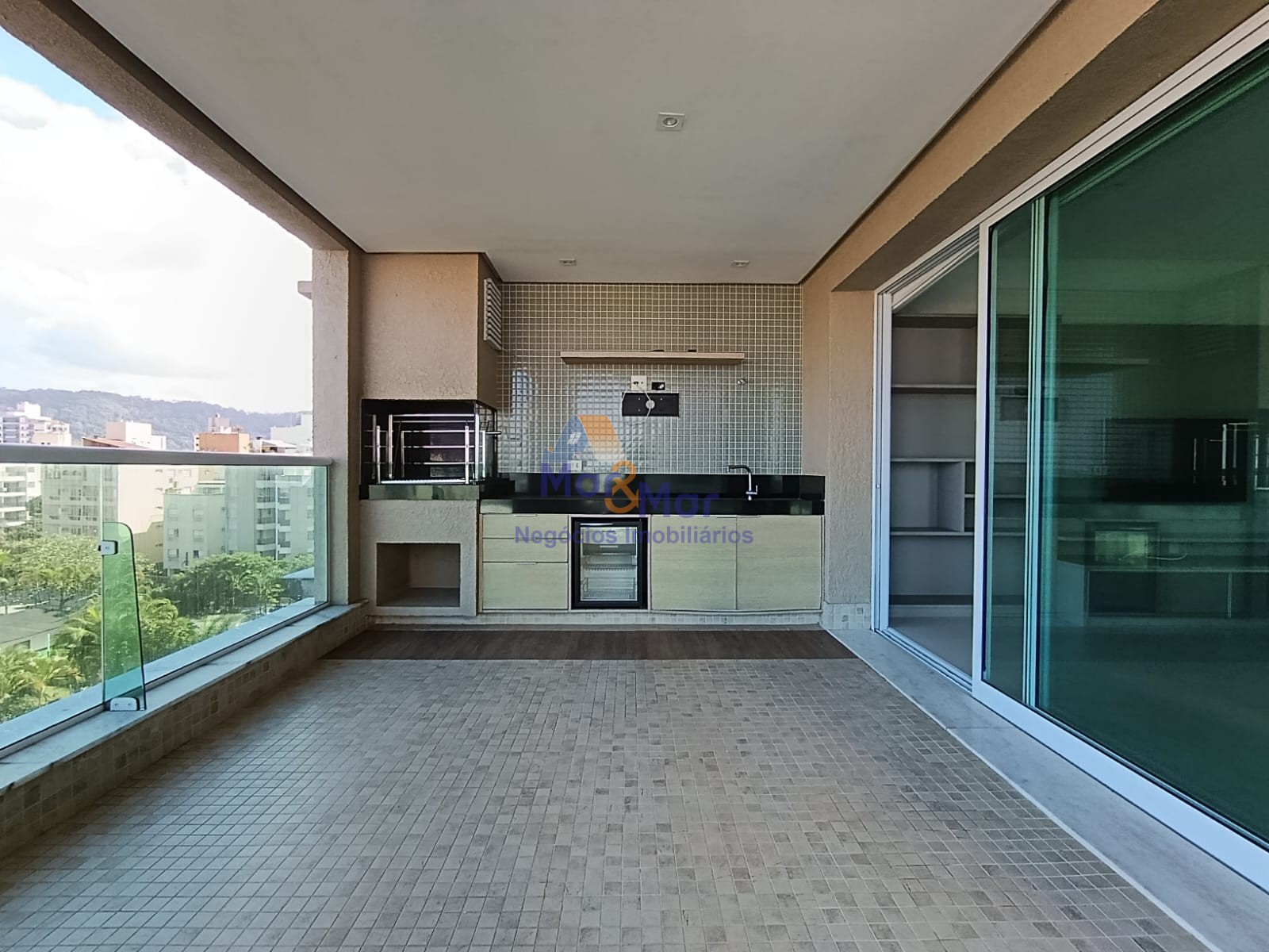 Apartamento na Praia da Enseada, Guarujá - SP