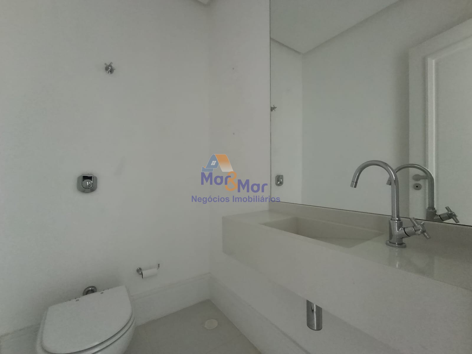 Apartamento na Praia da Enseada, Guarujá - SP