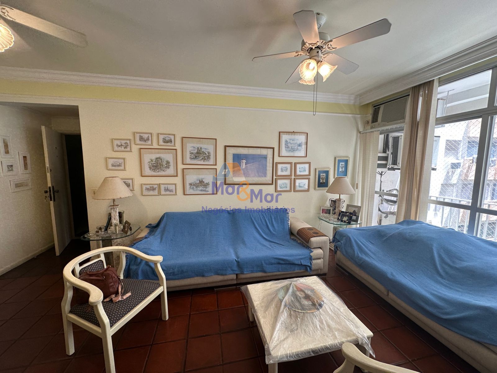 Apartamento na Praia das Pitangueiras, Guarujá - SP