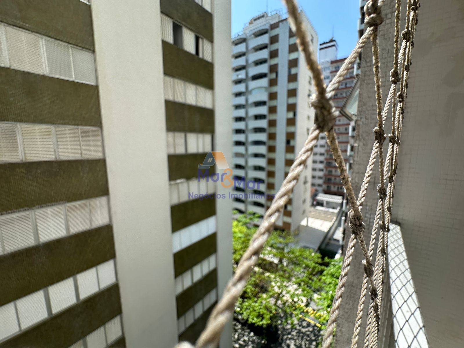 Apartamento na Praia das Pitangueiras, Guarujá - SP
