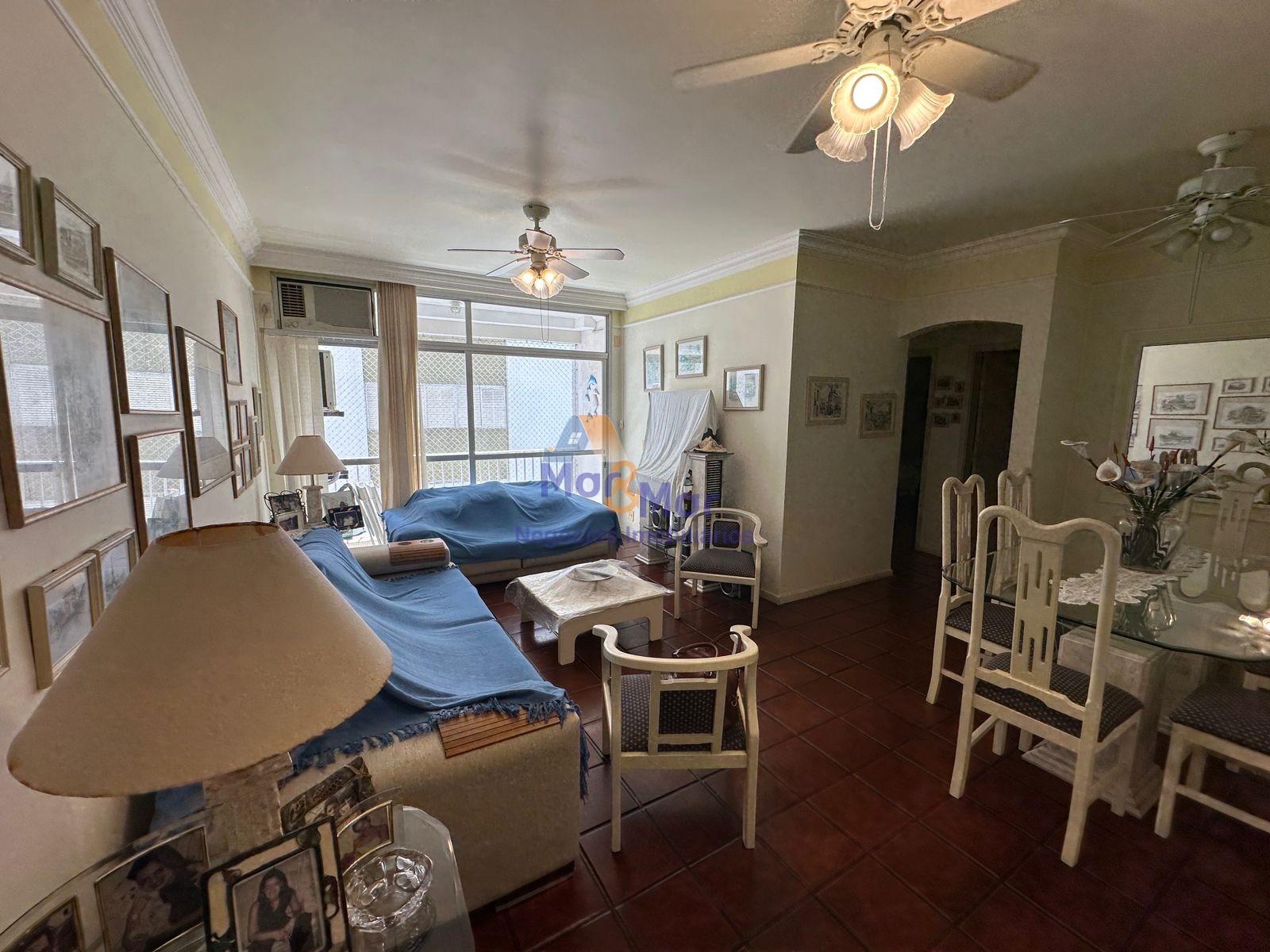Apartamento na Praia das Pitangueiras, Guarujá - SP