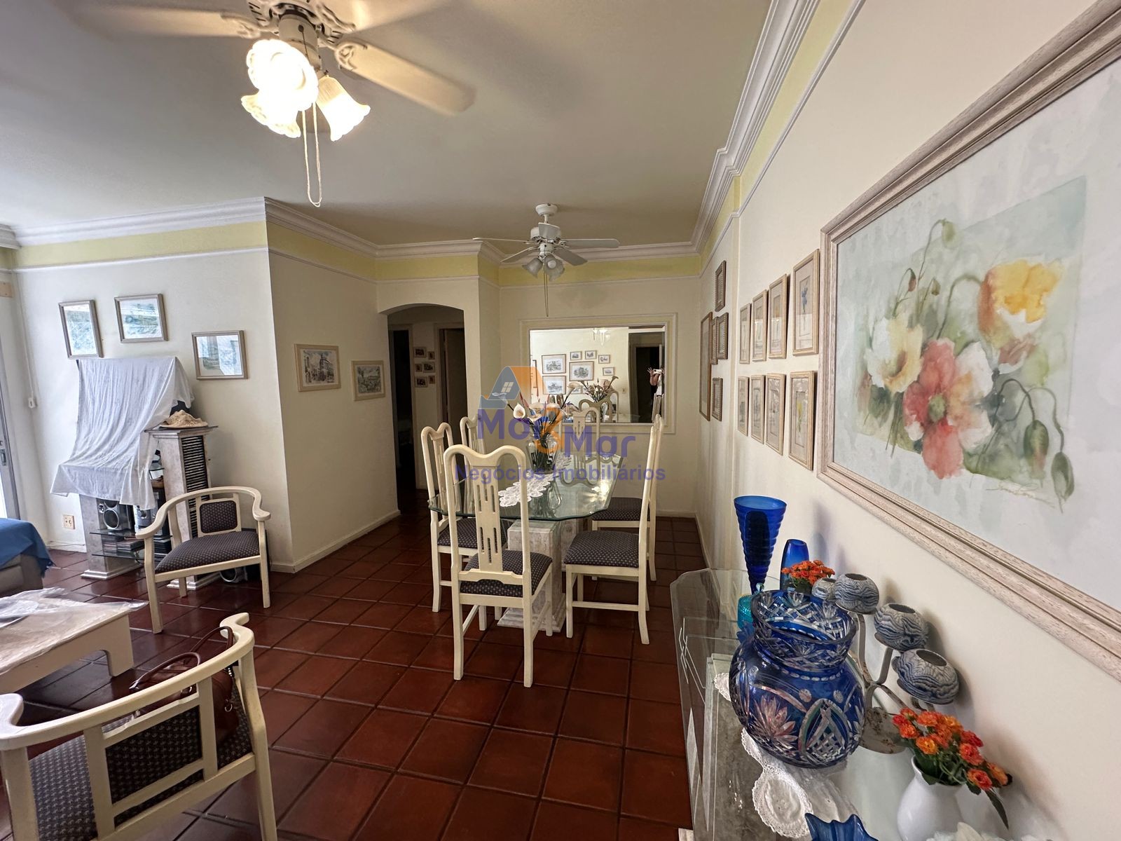 Apartamento na Praia das Pitangueiras, Guarujá - SP