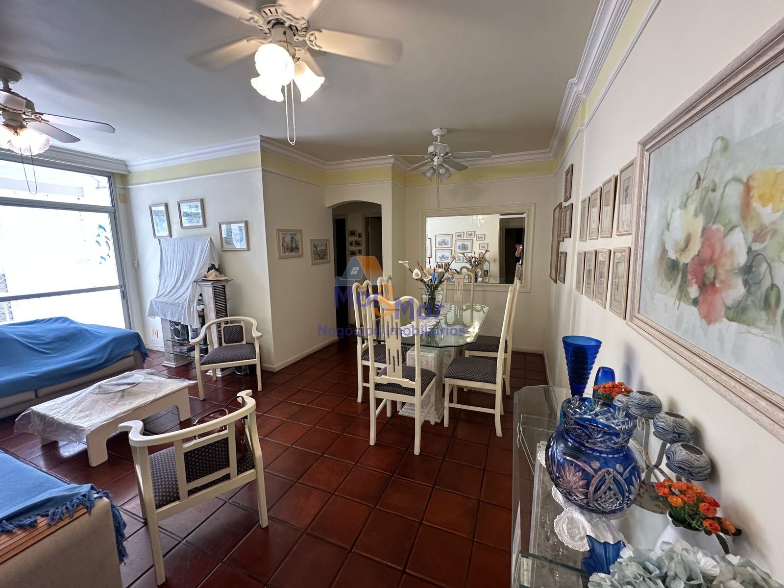 Apartamento na Praia das Pitangueiras, Guarujá - SP