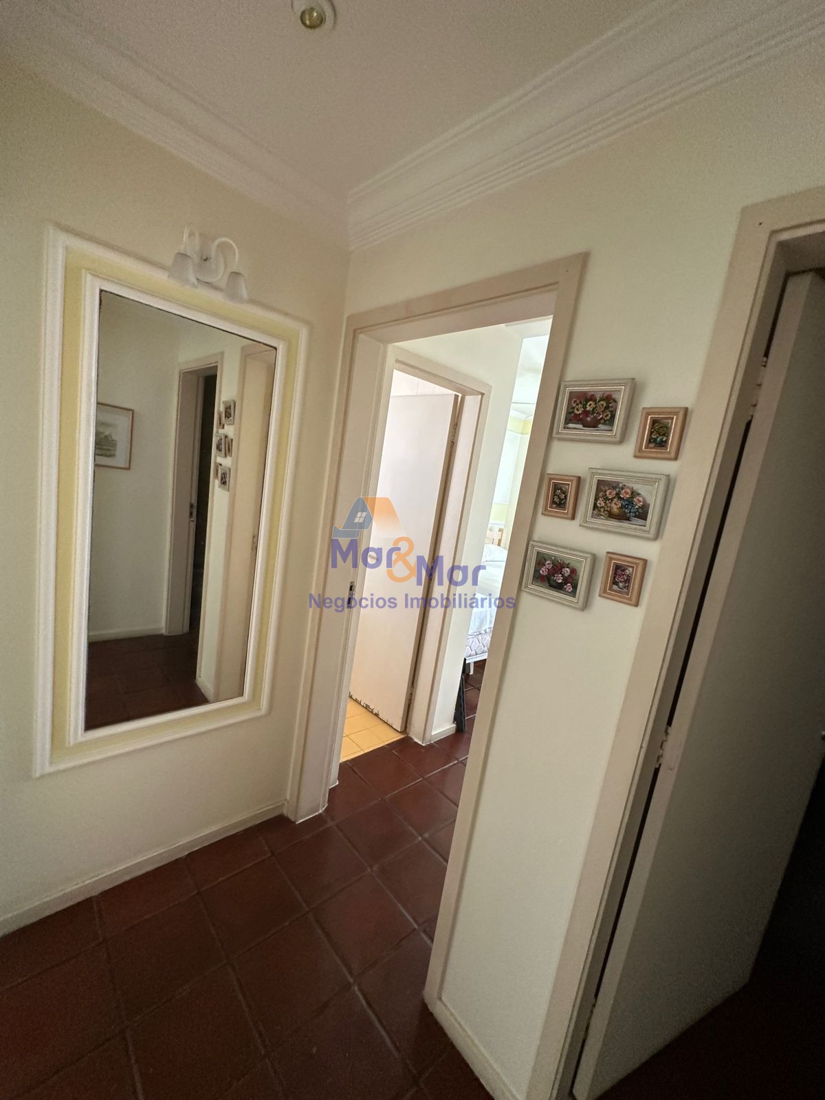 Apartamento na Praia das Pitangueiras, Guarujá - SP