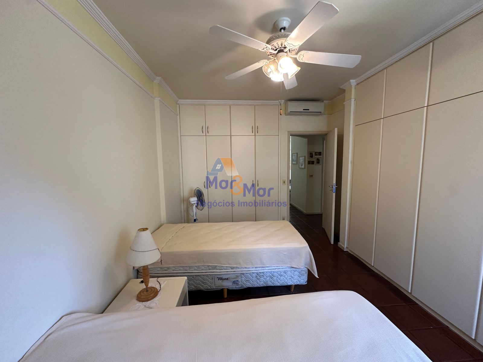 Apartamento na Praia das Pitangueiras, Guarujá - SP