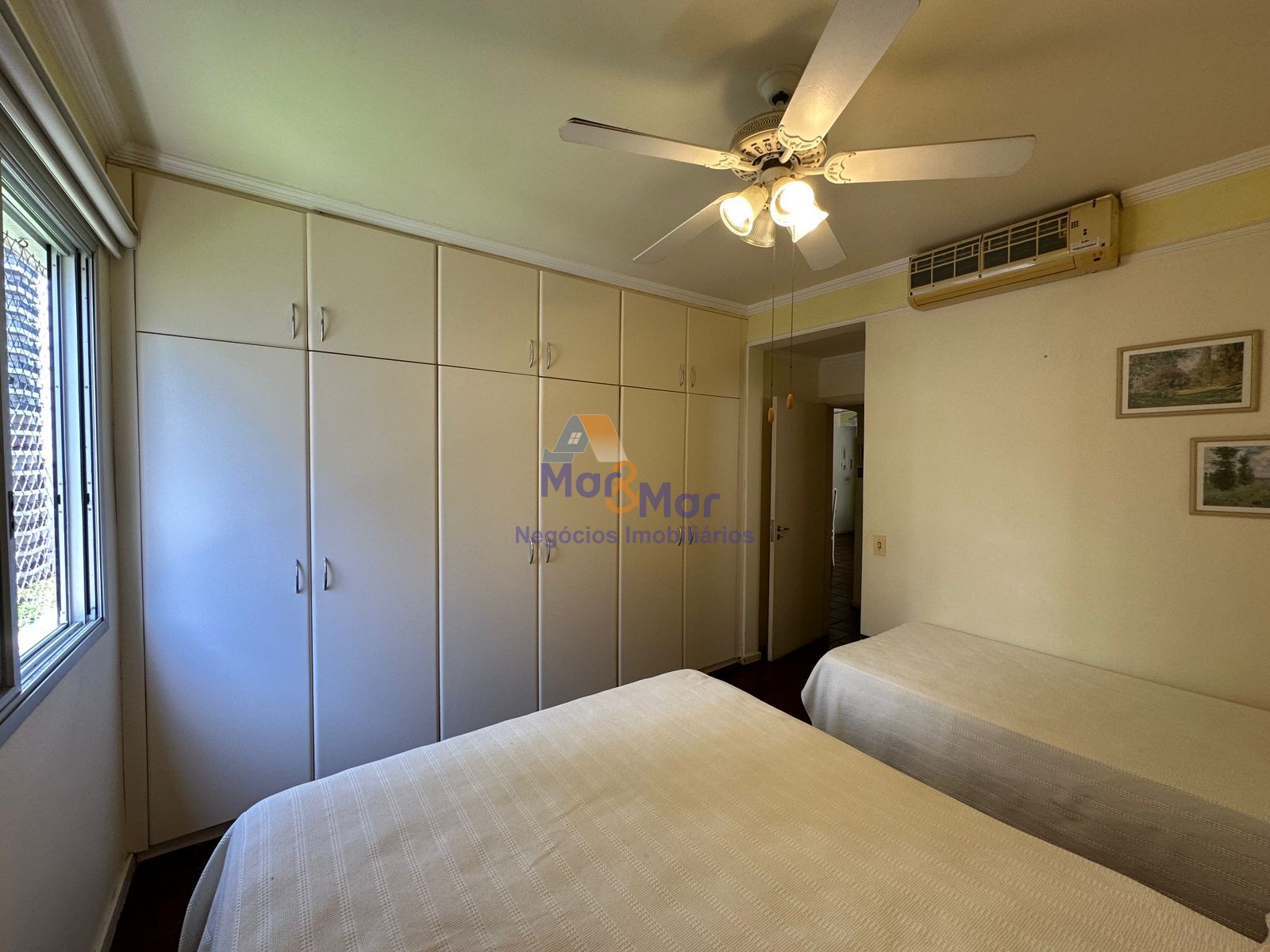 Apartamento na Praia das Pitangueiras, Guarujá - SP