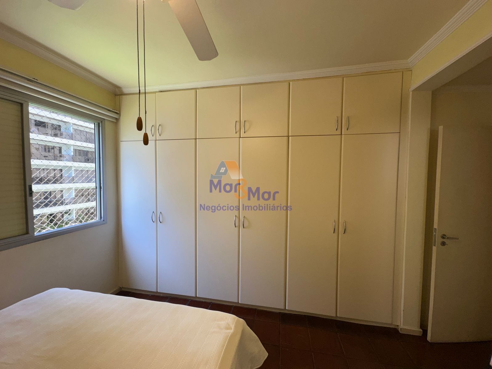 Apartamento na Praia das Pitangueiras, Guarujá - SP