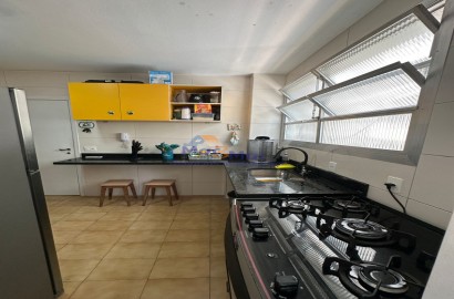 Apartamento na Praia das Pitangueiras, Guarujá - SP