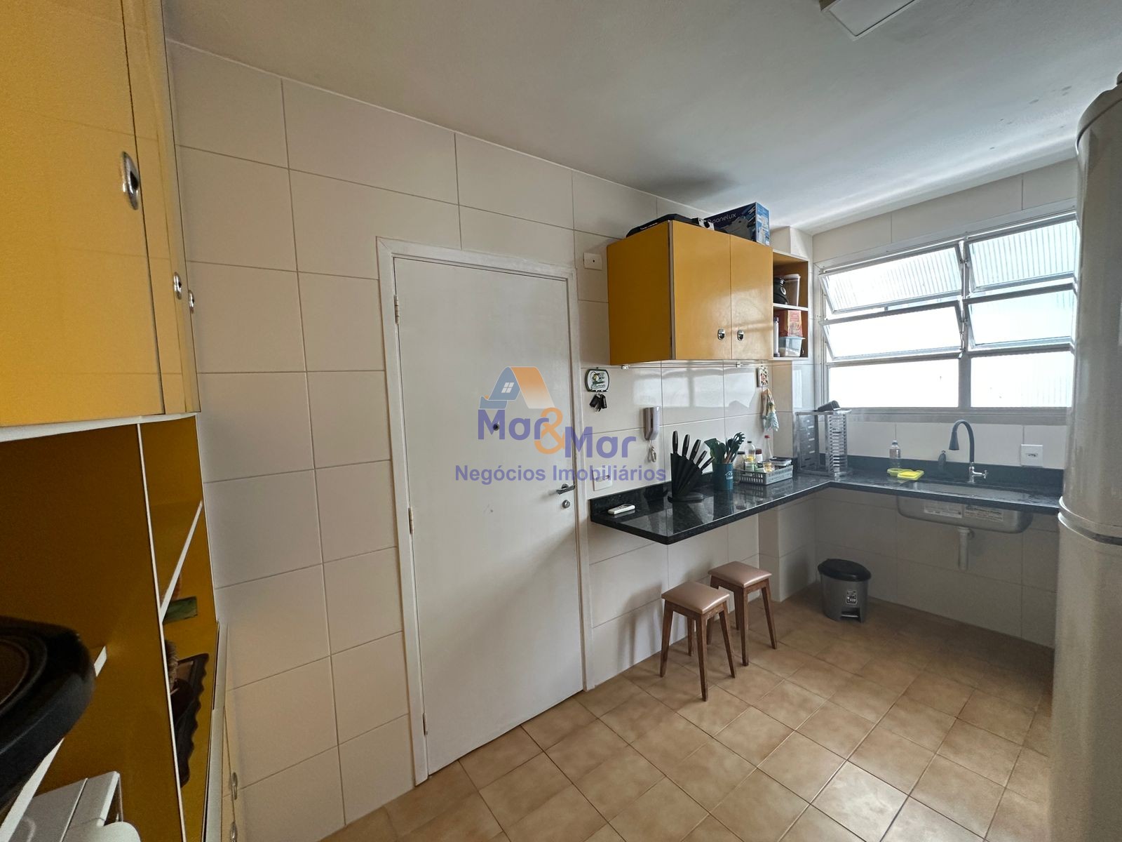 Apartamento na Praia das Pitangueiras, Guarujá - SP
