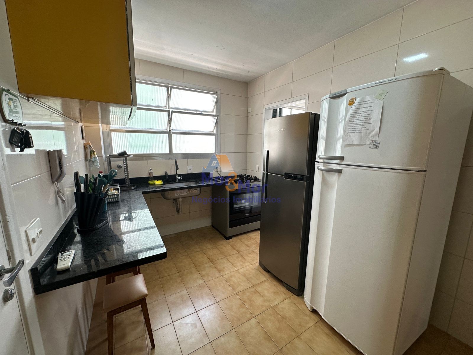 Apartamento na Praia das Pitangueiras, Guarujá - SP