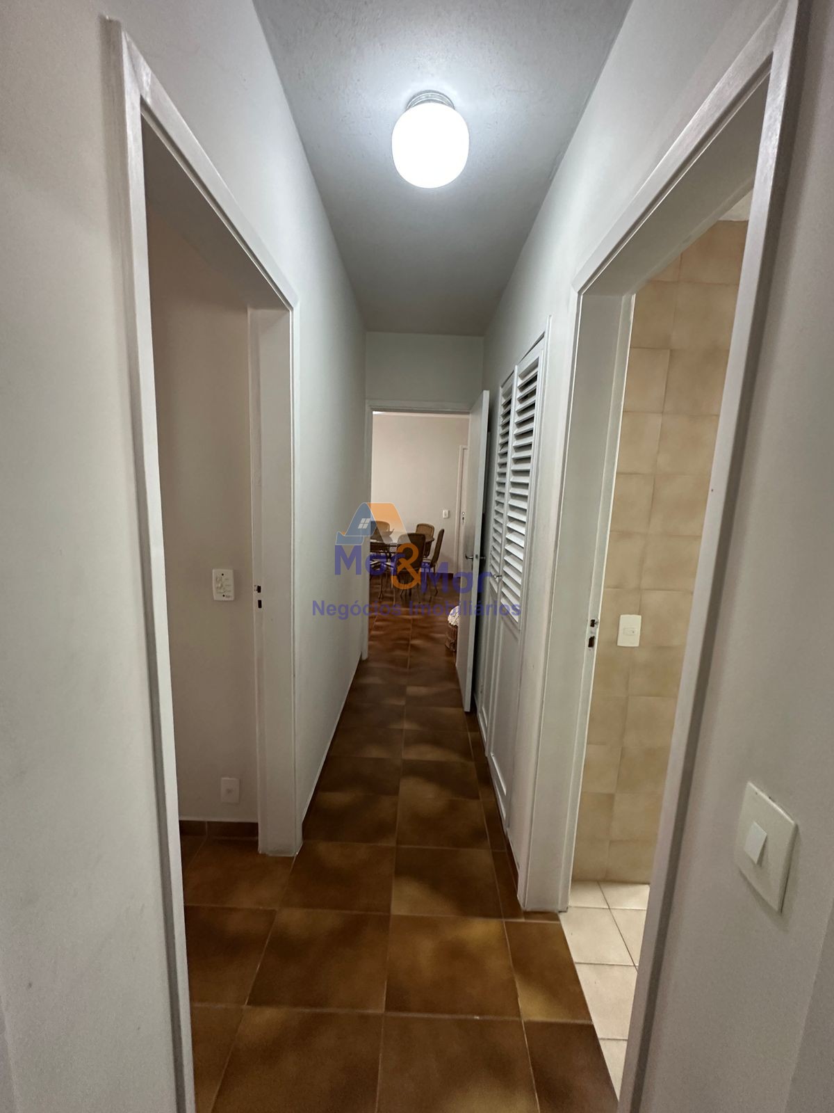 Apartamento na Praia das Pitangueiras, Guarujá - SP