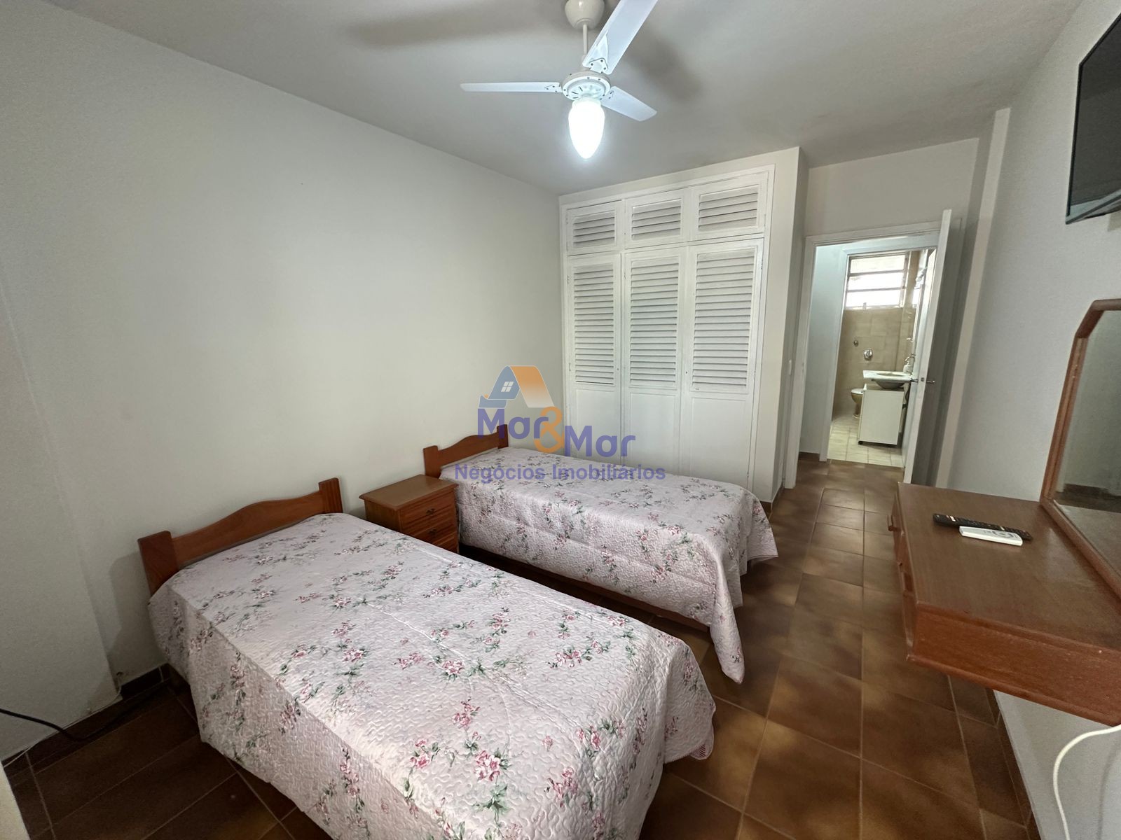 Apartamento na Praia das Pitangueiras, Guarujá - SP