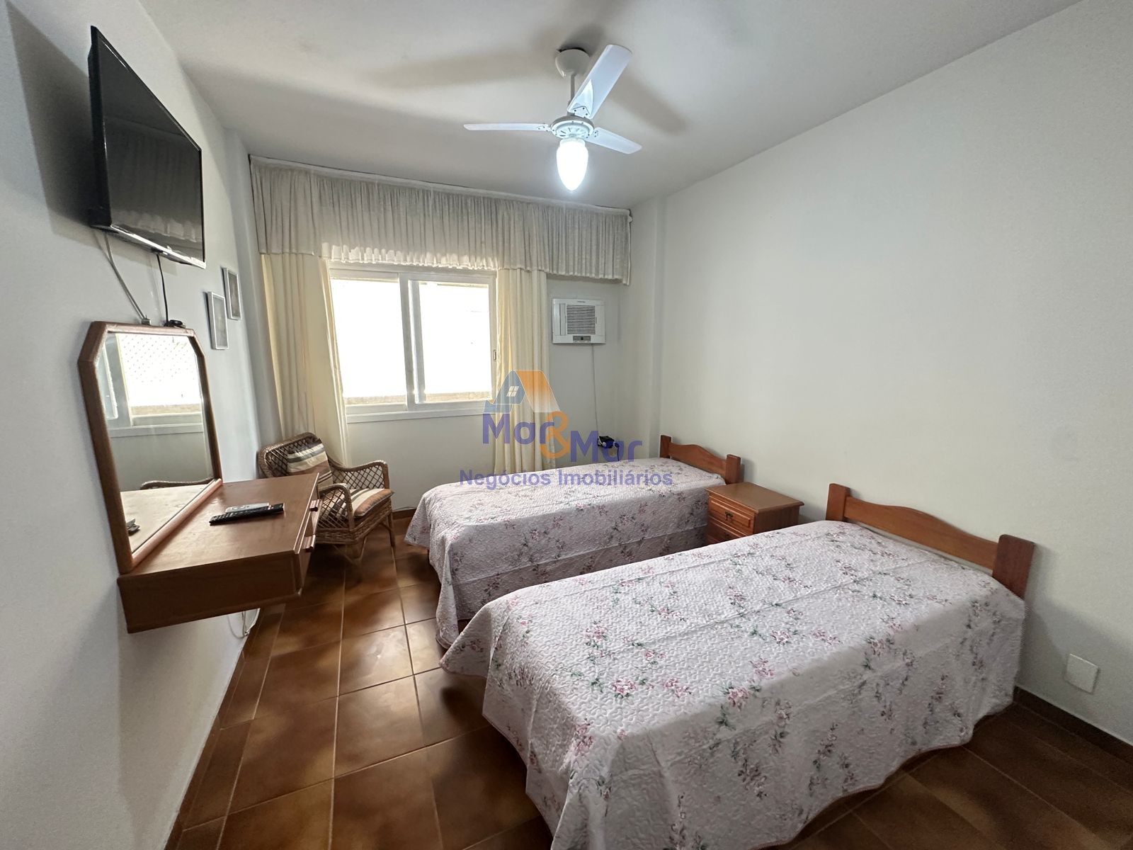 Apartamento na Praia das Pitangueiras, Guarujá - SP