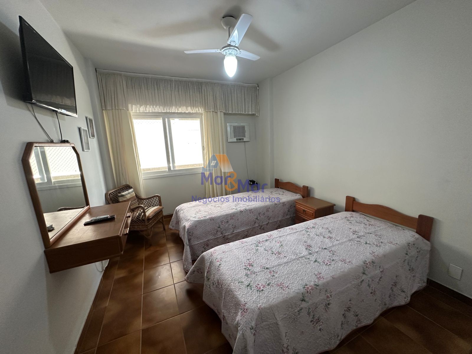 Apartamento na Praia das Pitangueiras, Guarujá - SP