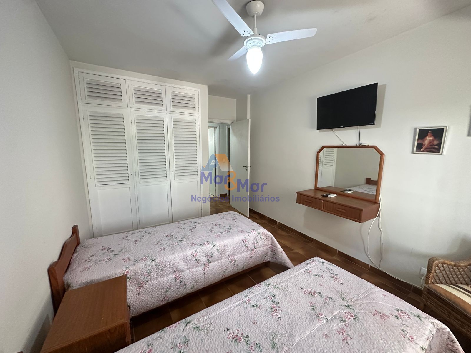 Apartamento na Praia das Pitangueiras, Guarujá - SP