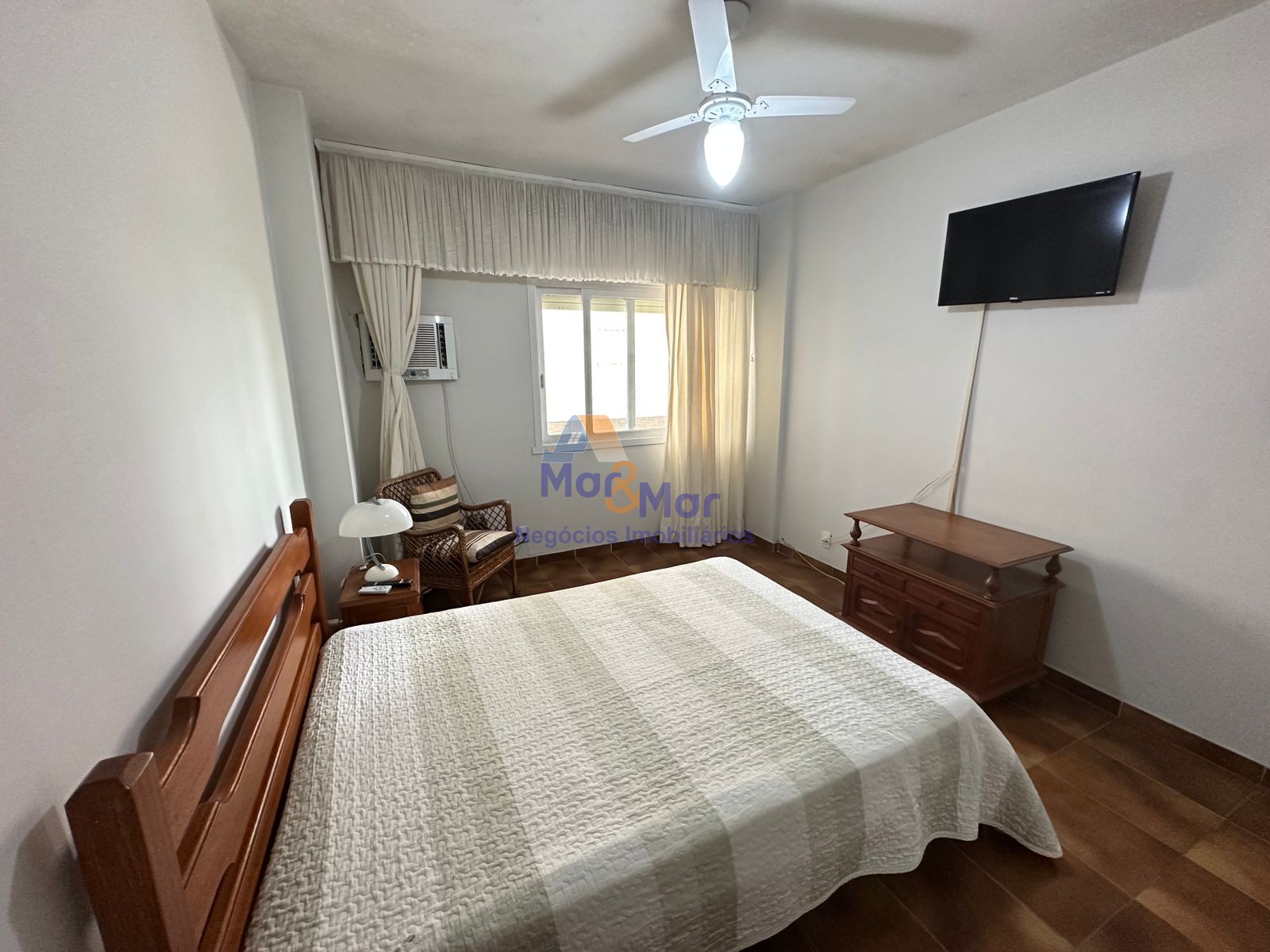 Apartamento na Praia das Pitangueiras, Guarujá - SP