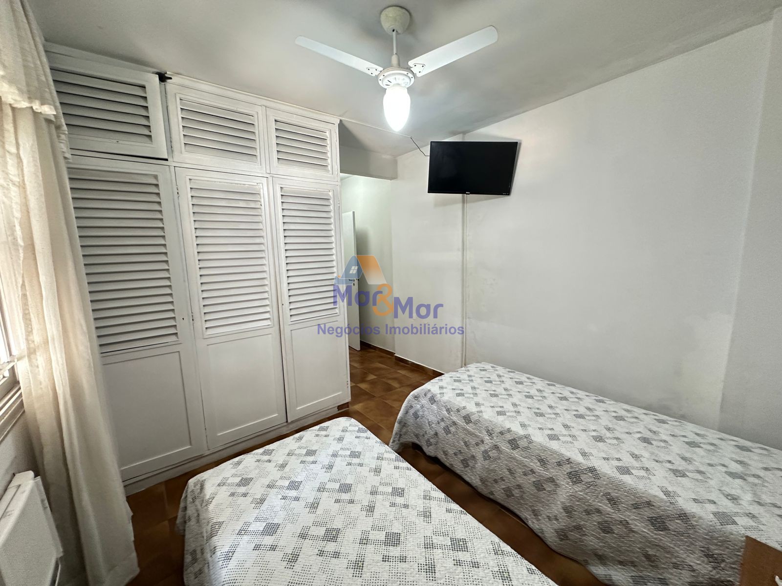 Apartamento na Praia das Pitangueiras, Guarujá - SP