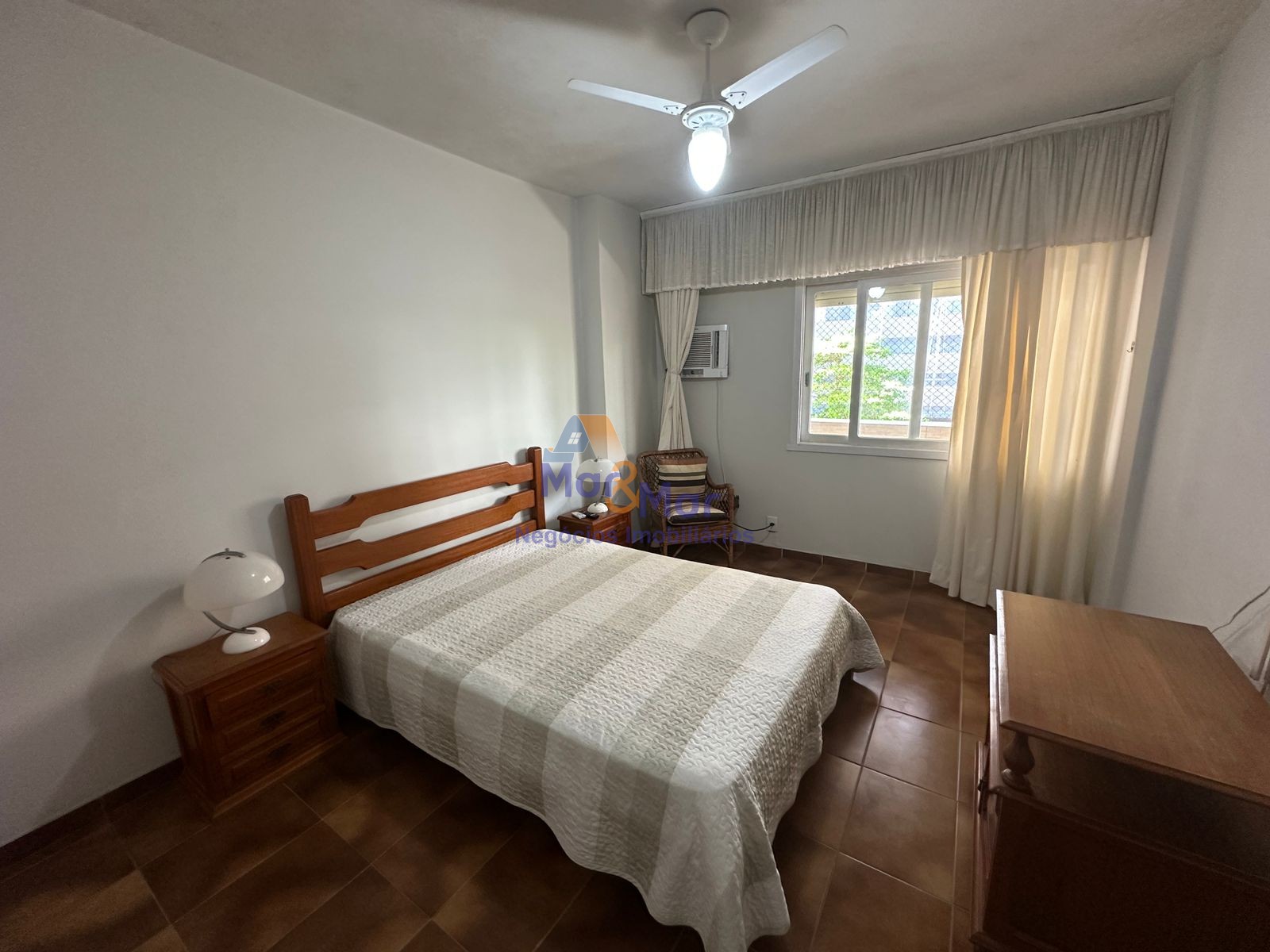 Apartamento na Praia das Pitangueiras, Guarujá - SP