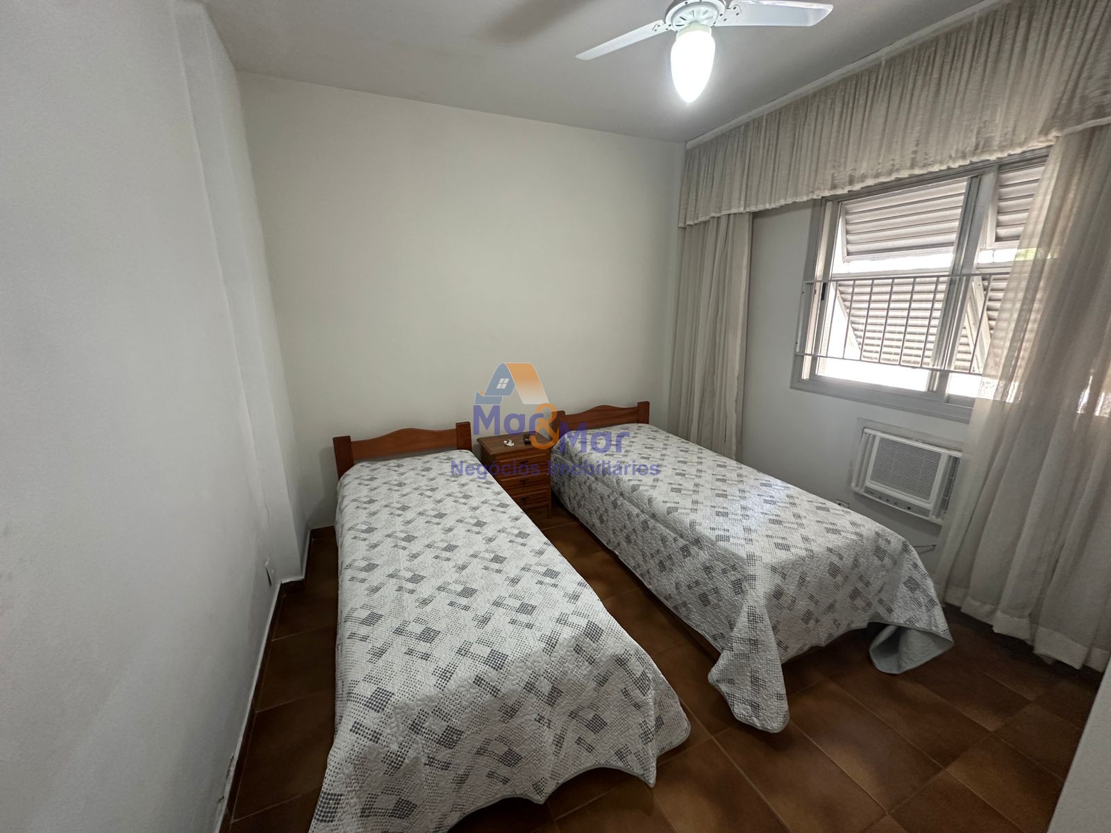 Apartamento na Praia das Pitangueiras, Guarujá - SP