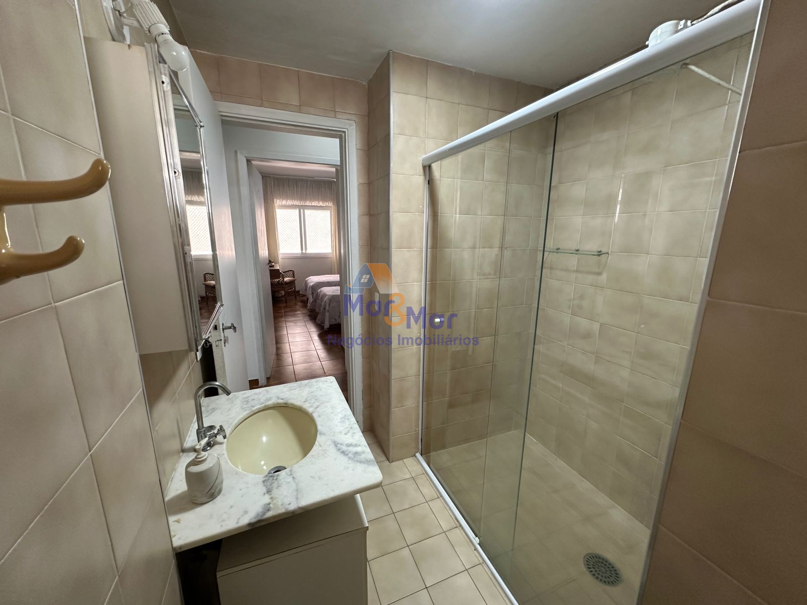 Apartamento na Praia das Pitangueiras, Guarujá - SP