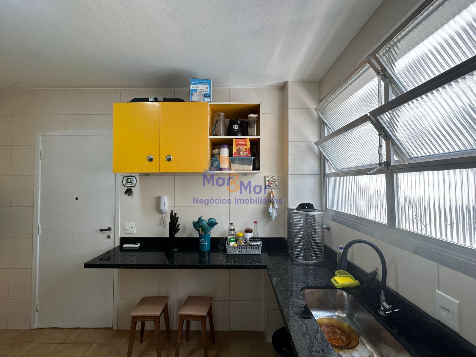 Apartamento na Praia das Pitangueiras, Guarujá - SP