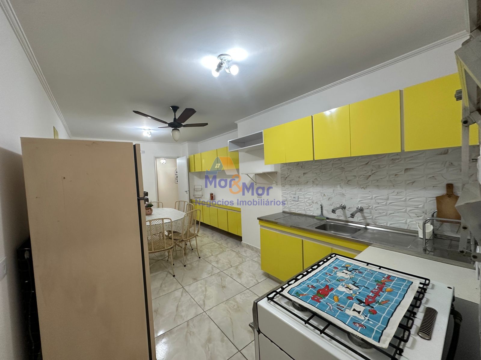 Apartamento na Praia das Pitangueiras, Guarujá - SP